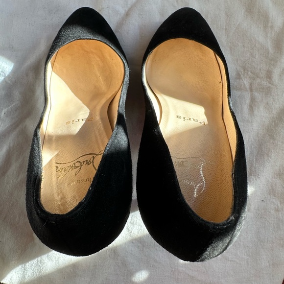 *Christian Louboutin Black Suede Pumps in Excellent Condition - Size 37.5 - Picture 7 of 12